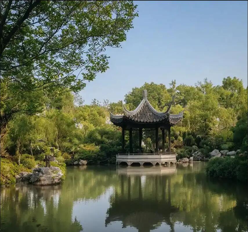 鹤山梦露餐饮有限公司