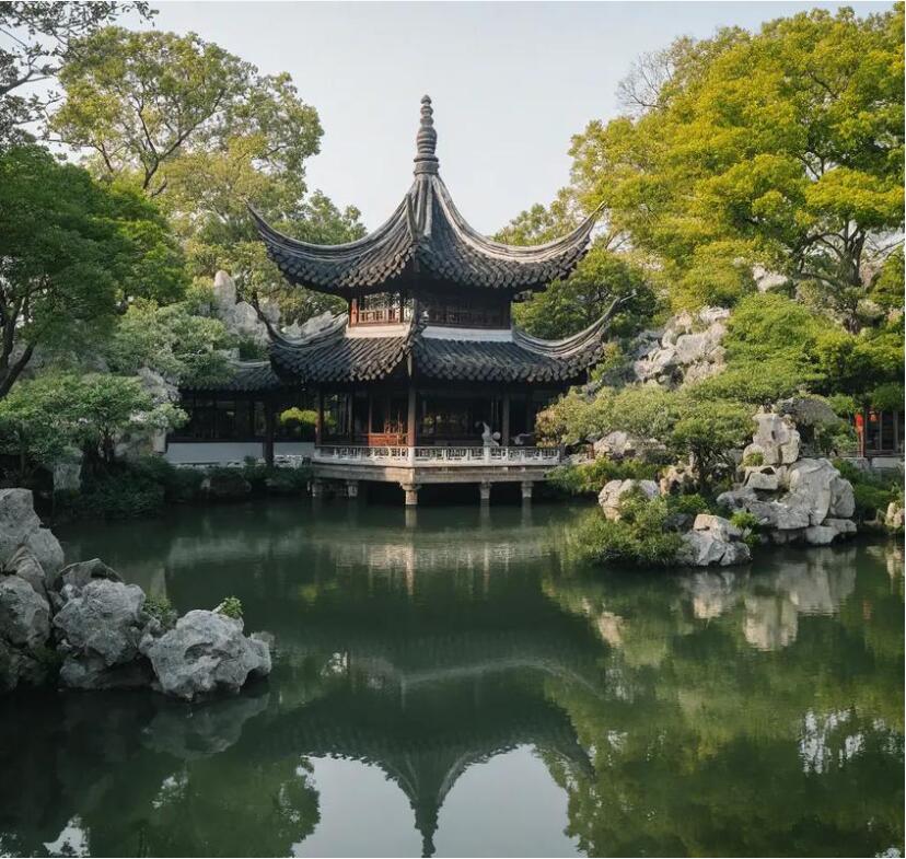 鹤山梦露餐饮有限公司